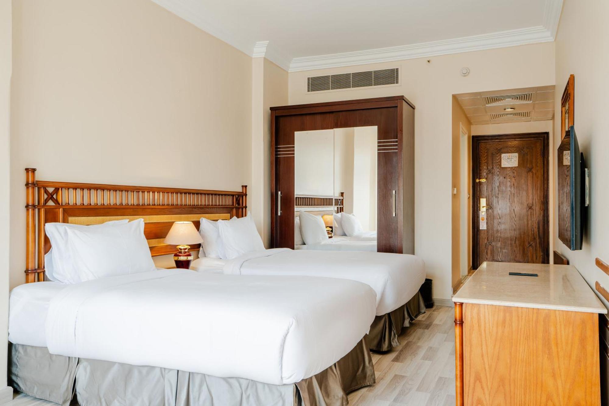 Hotel Om Kolthoom 4*