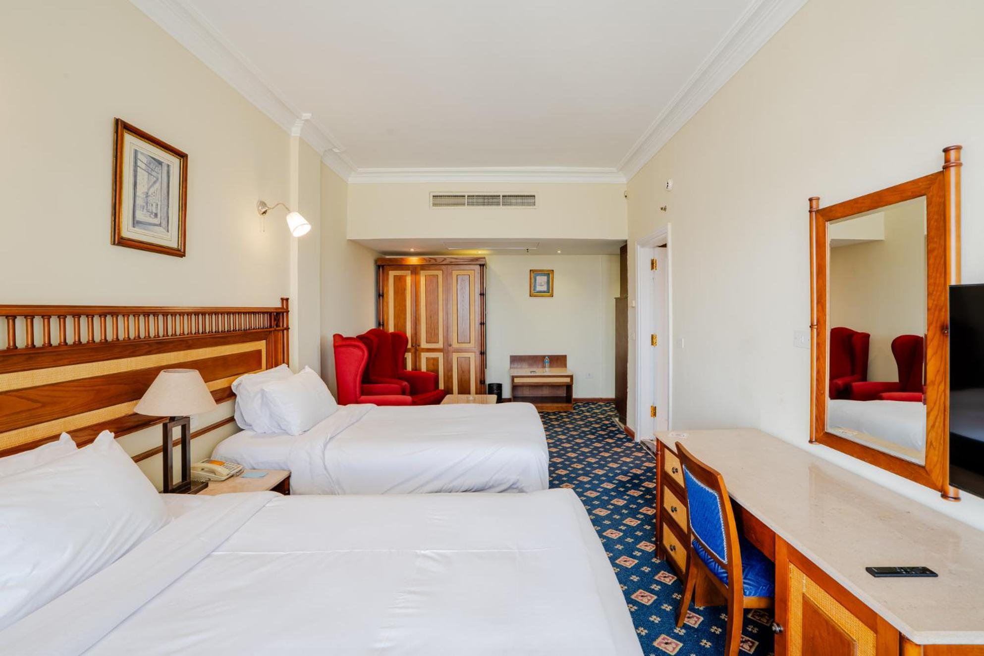 Hotel Om Kolthoom 4*